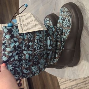 NWT Elements pull on waterproof boots